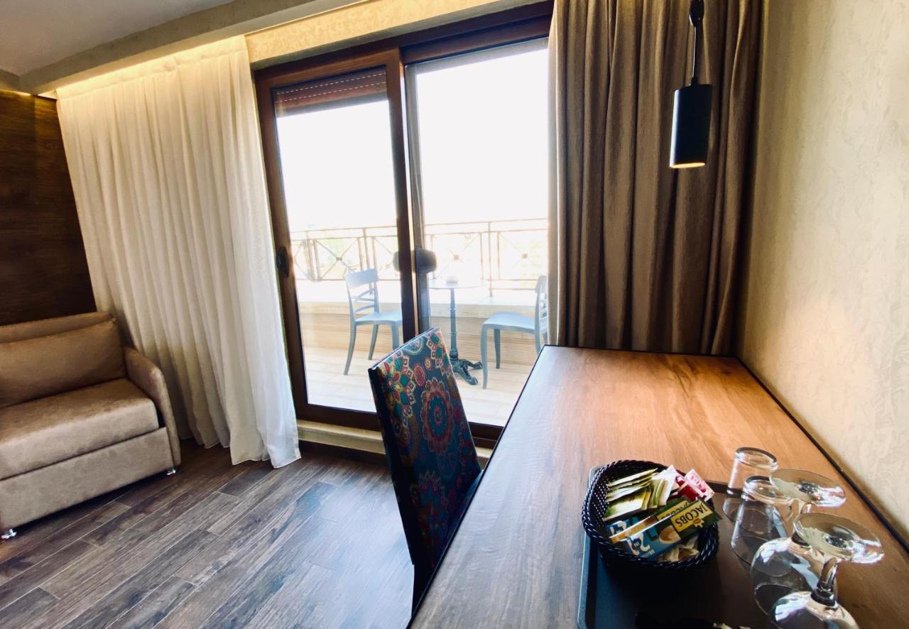 Deluxe Rooms In Blloku Area Tirana Zewnętrze zdjęcie